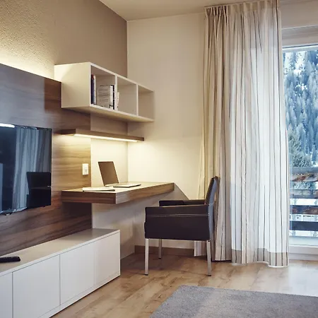 Serviced By Solaria 3*