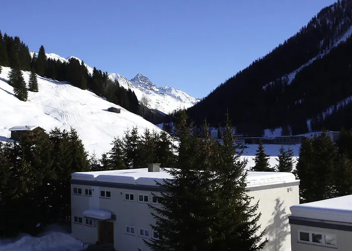 索拉利亚酒店式公寓 3*