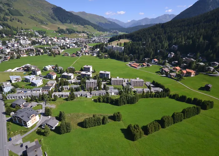 索拉利亚酒店式公寓 3*