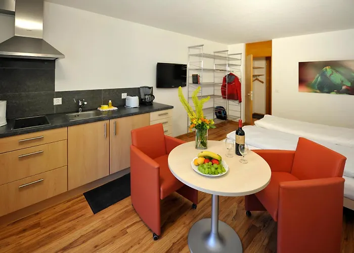 索拉利亚酒店式公寓 3*