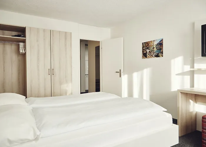 索拉利亚酒店式公寓 3*